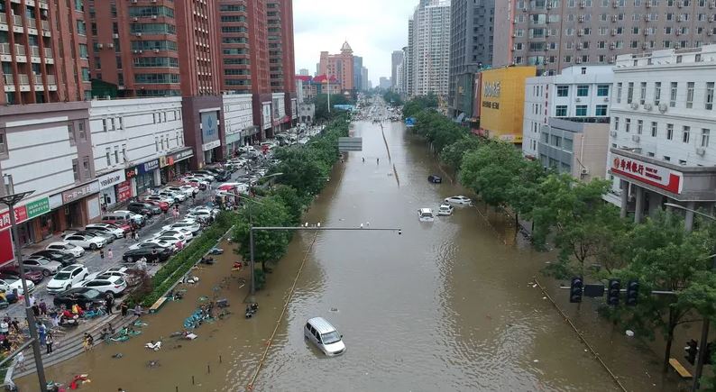 30 شخصًا في عداد المفقودين نتيجة فيضانات تضرب جنوب غرب الصين