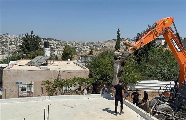 الاحتلال الإسرائيلي يجبر عائلة فلسطينية على هدم منزلها ذاتيًا