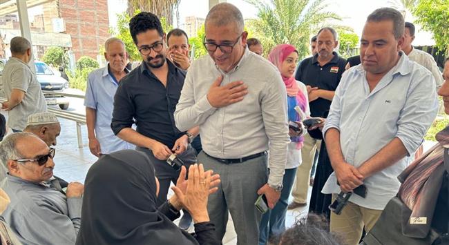 وعد المواطنين بتوافر الأدوية..مدير التأمين الصحي بالقليوبية يفاجئ عيادات شبين القناطر