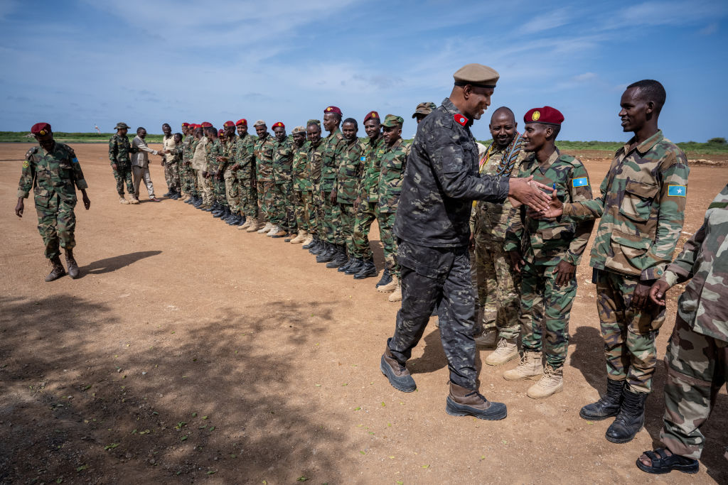 الجيش الصومالي يلاحق عناصر حركة الشباب الإرهابية في ولاية جنوب الغرب
