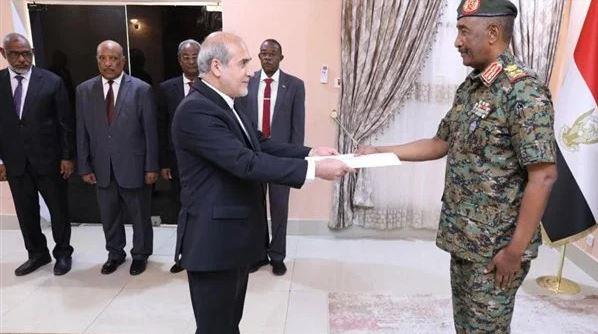 رئيس مجلس السيادة السوداني يتسلم أوراق اعتماد السفير الإيراني