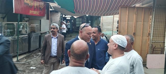 وزير العمل يتوجه إلى موقع حريق حارة اليهود ..ويوجه بالتوعية بثقافة "السلامة والصحة المهنية"