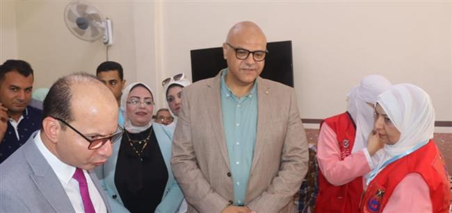 محافظ القليوبية يتفقد "خليك في بيتك... نطمنك ونطمن عليك" لكبار السن في بنها