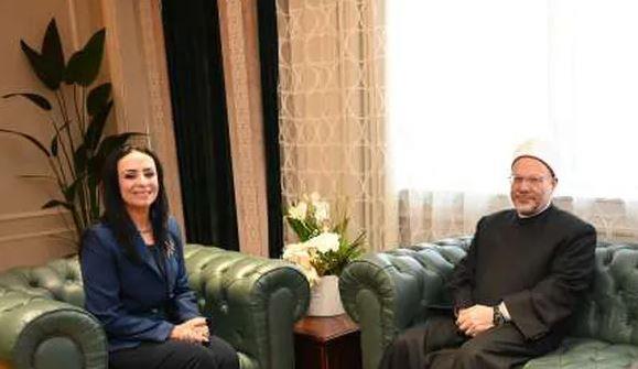 وزيرة التضامن تبحث مع مفتي الديار المصرية تعزيز أوجه التعاون