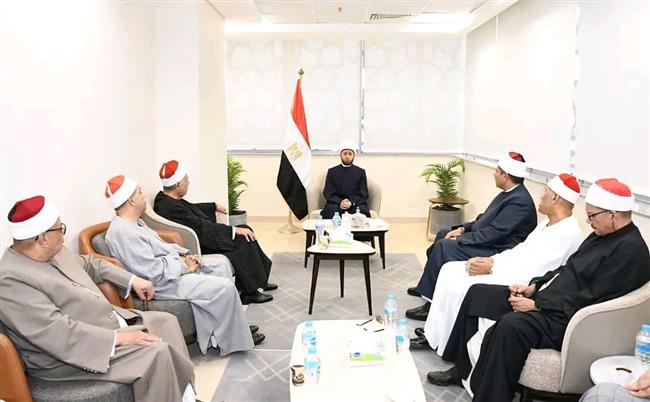 وزير الأوقاف يلتقي شيخ عموم المقارئ المصرية ونقيب القراء