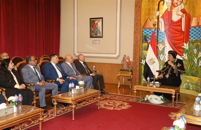 محافظ القاهرة يزور البابا تواضروس الثاني بـ المقر الباباوي في العباسية