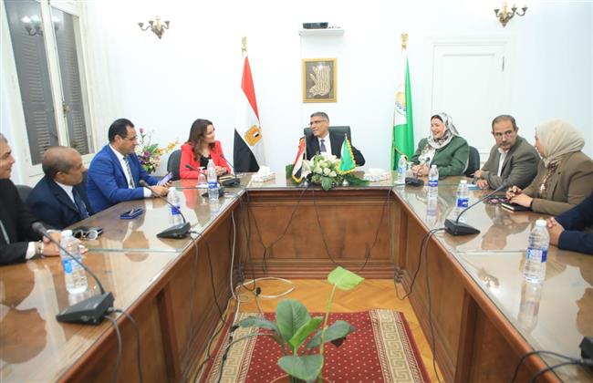 محافظ الجيزة يلتقي أعضاء الاتحاد الإقليمي للجمعيات والمؤسسات الأهلية