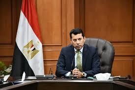 سفير مصر في فرنسا: وزير الرياضة يتابع البعثة بباريس ونبحث عن ميداليات عالمية