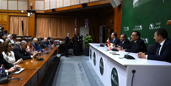 ماذا قال رئيس الوزراء للعاملين المصريين بـ غانا؟