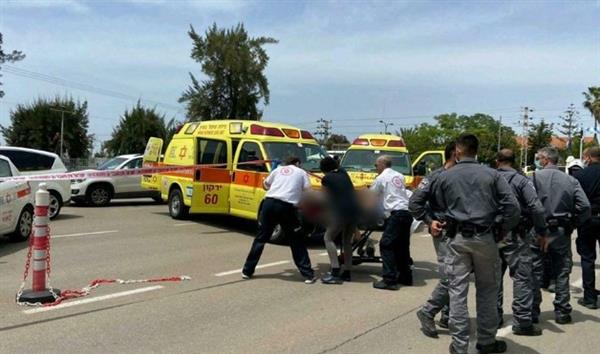 إصابة إسرائيليين اثنين في عملية طعن بمستوطنة "نتيف هعسراه"