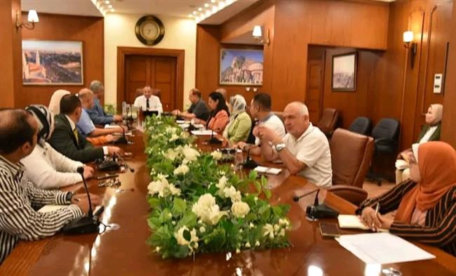 محافظ بورسعيد يتابع مستجدات العمل في تلقي طلبات التصالح على مخالفات البناء