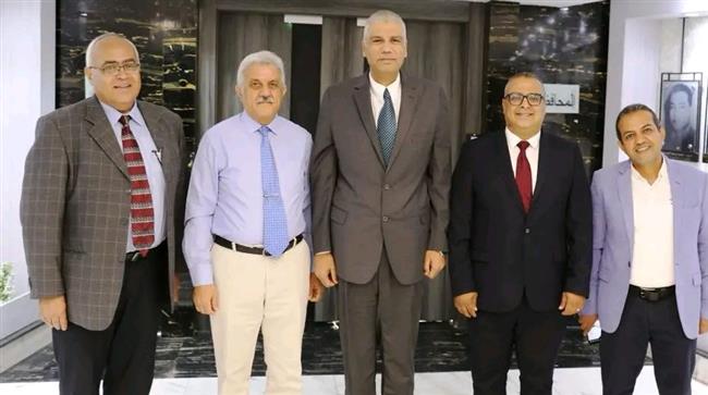 محافظ أسوان يستقبل وفد الكنيسة الإنجيلية لتقديم التهنئة 