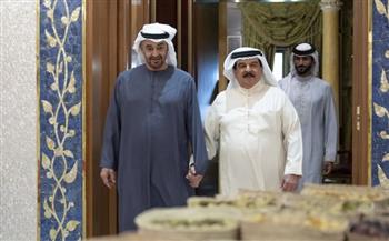   رئيس الإمارات وعاهل البحرين يبحثان سبل تعزيز التعاون المشترك 