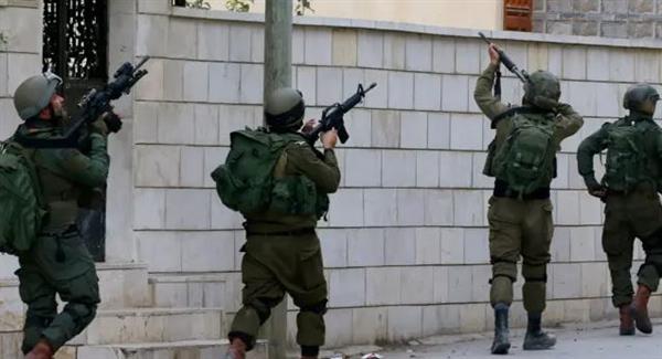 الجيش الإسرائيلي يقتحم مناطق بالضفة الغربية واندلاع مواجهات مع الشبان الفلسطينيين