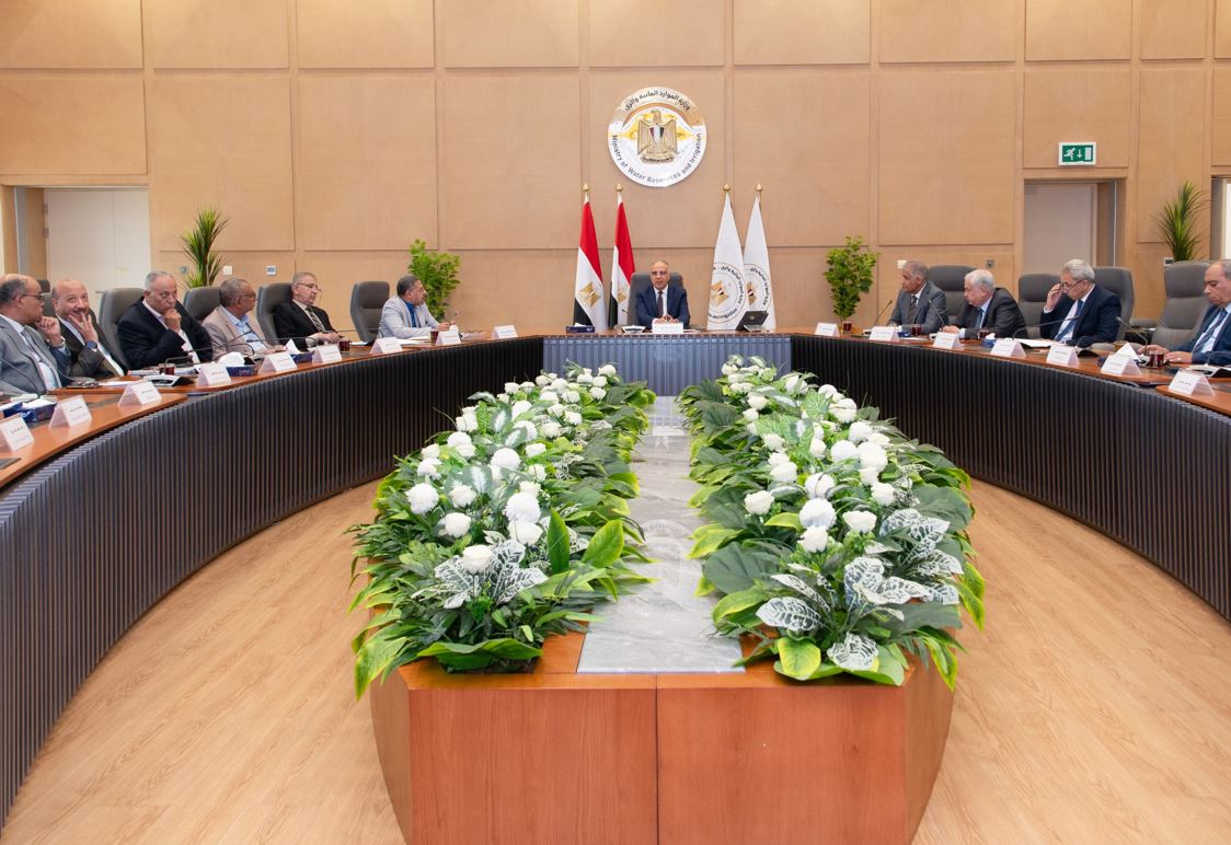 اجتماع "اللجنة العليا لسياسات الوزارة" برئاسة وزير الري وعضوية الأعضاء