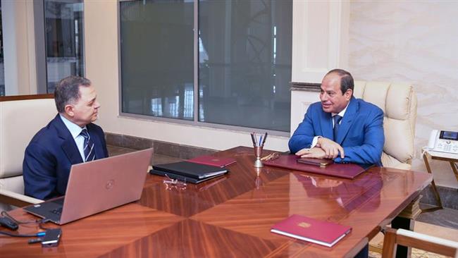 الرئيس السيسي يجتمع مع وزير الداخلية