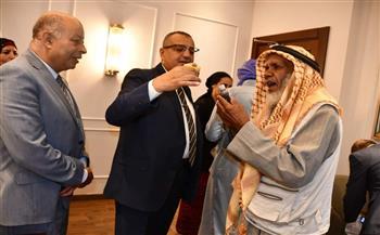 خلال لقائه بعض أهالى كاترين.. محافظ جنوب سيناء يبحث سبل إحياء التراث السيناوي