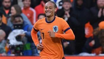 مانشستر يونايتد يرصد 100 مليون يورو للتعاقد مع سيمونز