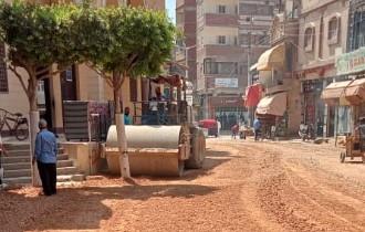 محافظ الغربية يتابع أعمال رصف وتطوير شارعي الجمهورية و الجيش في السنطة