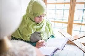 هل يجوز للمرأة قراءة القرآن بدون حجاب؟