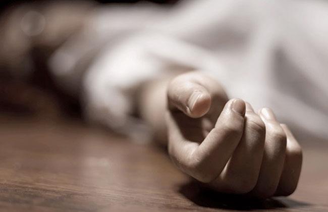 كان يلهو بمسدسه .. مصرع فتاة على يد خطيبها بالأقصر