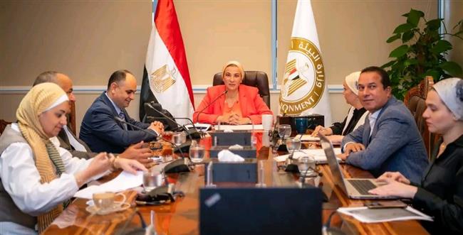  وزيرة البيئة ومحافظ الفيوم يتابعان الموقف التنفيذ ي لاعادة التوازن البيئى لبحيرة قارون 