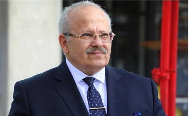 الخشت يكرم مجموعة جديدة من قيادات جامعة القاهرة 