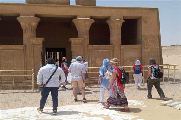 وفد سياحي اسباني يزور المناطق الأثرية في المنيا