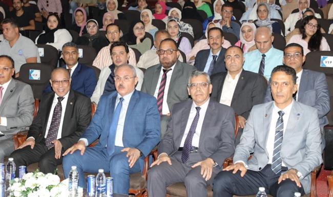 رئيس جامعة قناة السويس يشهد توقيع 14 بروتوكول تعاون مع أصحاب الأعمال