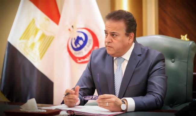 وزير الصحة يجري اتصالا هاتفيا بطبيب مستشفى سوهاج التعليمي