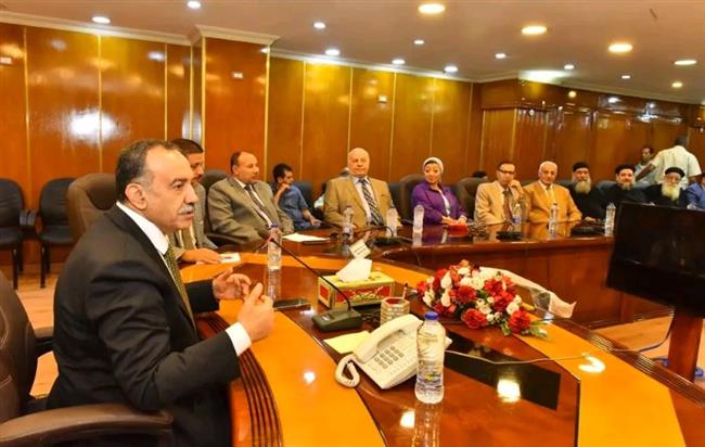 محافظ أسيوط يجتمع بمجلس أمناء بيت العائلة المصرية