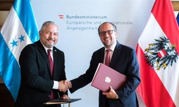 وزيرا خارجية النمسا و مقدونيا الشمالية يبحثان قضايا الهجرة وتوسيع الاتحاد الأوروبي