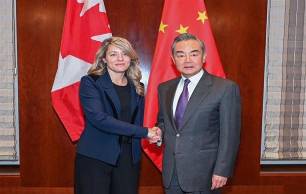 وزير خارجية الصين: علاقات بكين وموسكو مستقرة وتتميز بالثقة المتبادلة