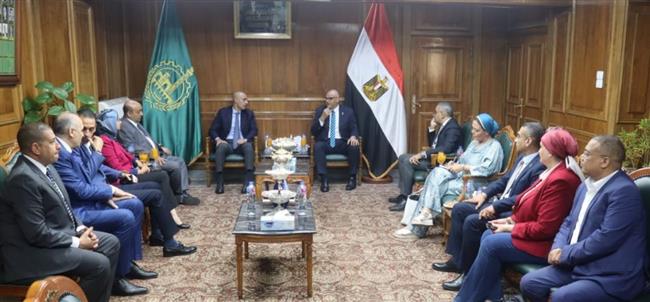 وزير التربية والتعليم يتفقد عددا من مدارس القليوبية في حضور المحافظ