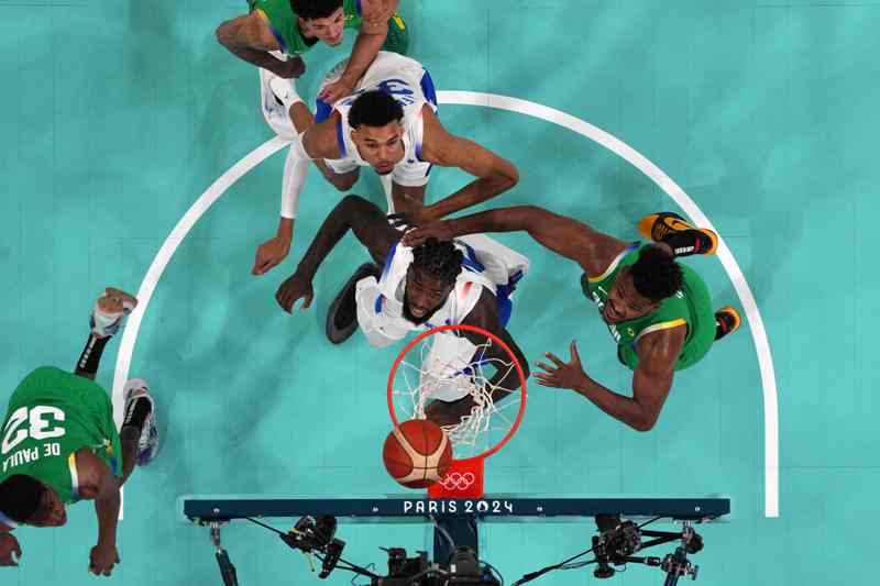 أولمبياد باريس 2024.. فرنسا تفوز على البرازيل 78-66 في منافسات كرة السلة