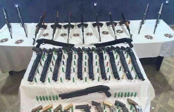القبض على 33 شخصا من حائزي المواد المخدرة والأسلحة بالإسماعيلية