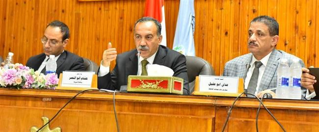 محافظ أسيوط يعلن إطلاق مسابقة "بنكمل بعض" لاختيار أفضل قرية