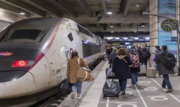 مراسل القاهرة الإخبارية: فرنسا لم تعلن عن الجهة المتسببة فى شلل حركة القطارات حتى الآن