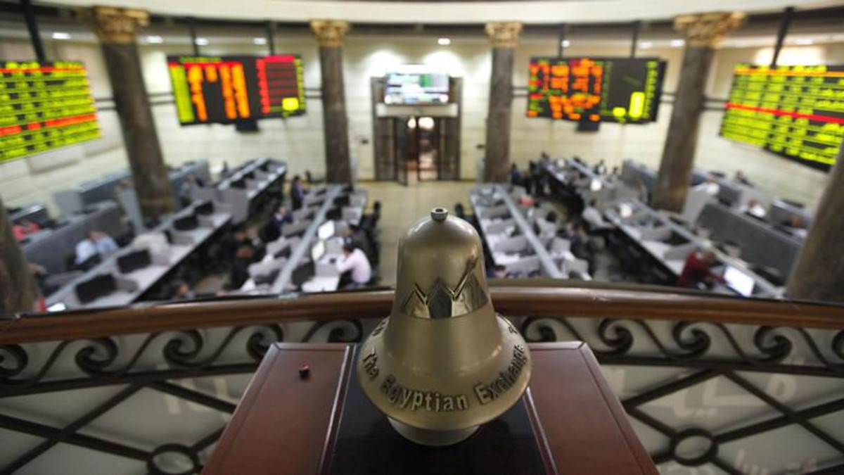 أداء متباين لمؤشرات البورصة المصرية في مستهل تعاملات الأسبوع