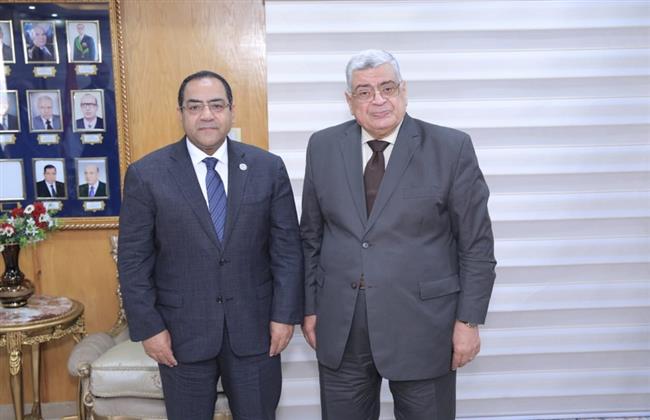 المستشار أحمد عبود يستقبل رئيس الجهاز المركزي للتنظيم والإدارة.. صور