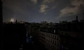   خلال الأولمبياد.. باريس تغرق في الظلام