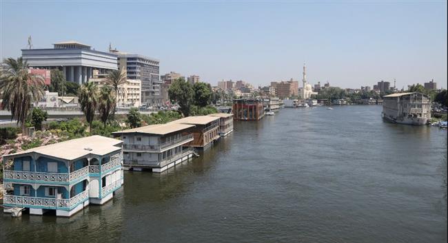 حقيقة جنوح عوامة بالمجري المائي لنهر النيل بالغربية
