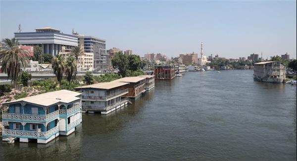 حقيقة جنوح عوامة بالمجري المائي لنهر النيل بالغربية
