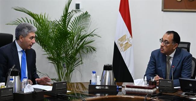 رئيس الوزراء يستعرض المسودة الأولى لاستراتيجية عمل وزارة السياحة