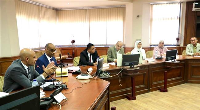 وزير التربية والتعليم يعقد اجتماعًا مع قيادات الوزارة ومستشاري المواد الدراسية