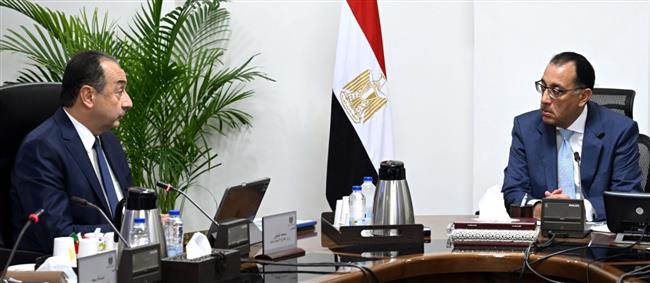مدبولي يوجه بالاهتمام بصناعة البوليستر