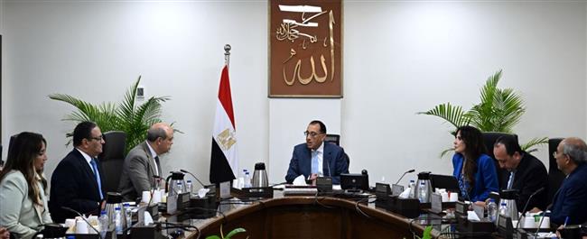 رئيس الوزراء يلتقي وزير الطيران لبحث عدد من ملفات العمل
