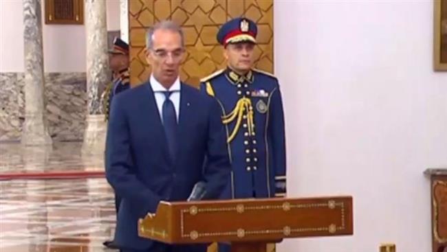 عمرو طلعت يؤدى اليمين الدستورية وزيرا للاتصالات
