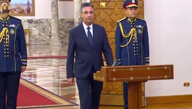 شريف فاروق يؤدى اليمين الدستورية وزيرا للتموين