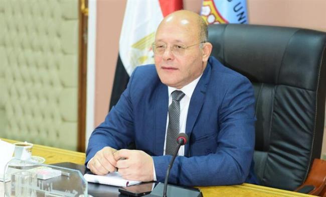 اعتماد خمس برامج دراسية لإعداد معلم العلوم والرياضيات باللغة الإنجليزية بـ"تربية سوهاج"